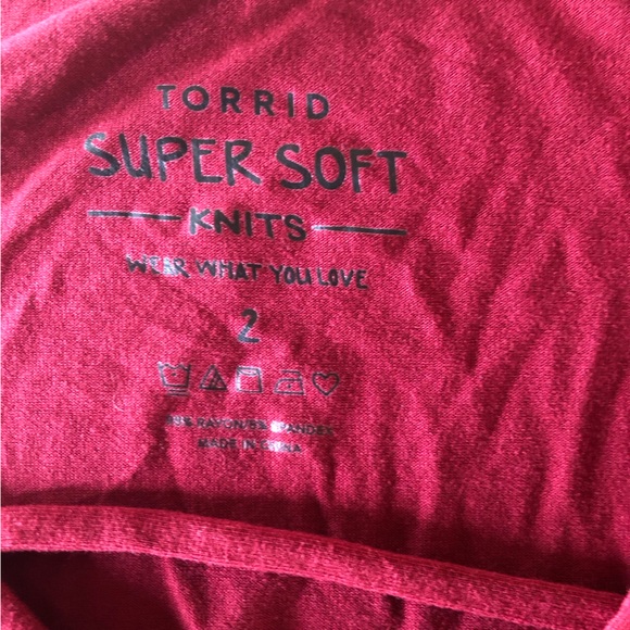 Torrid Plus Size 2 Burgundy Hi/Lo Top-NWT - Picture 4 of 6